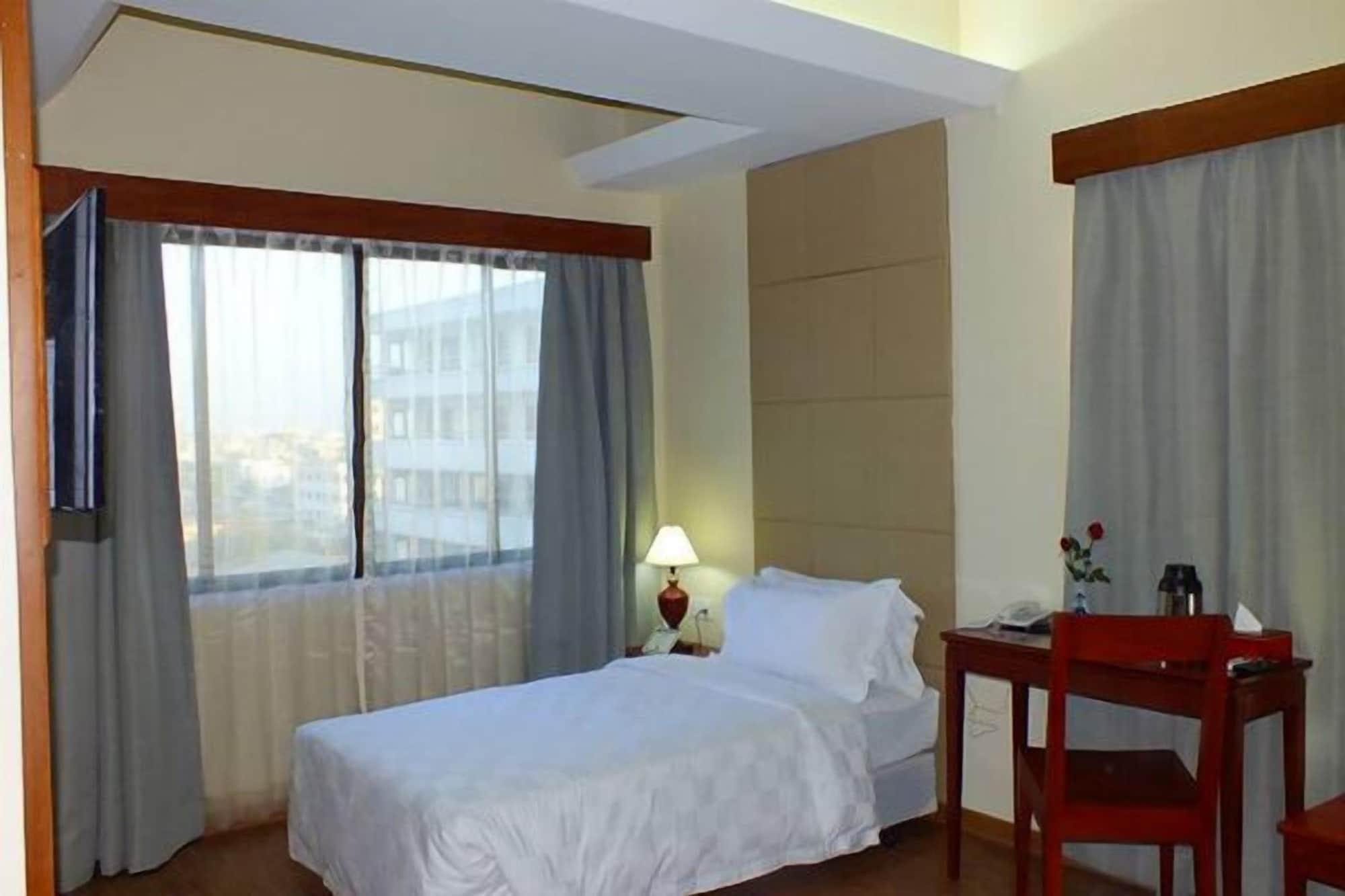 Oway Grand Hotel Mandalay Exteriör bild