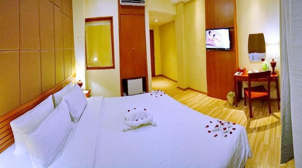 Oway Grand Hotel Mandalay Exteriör bild