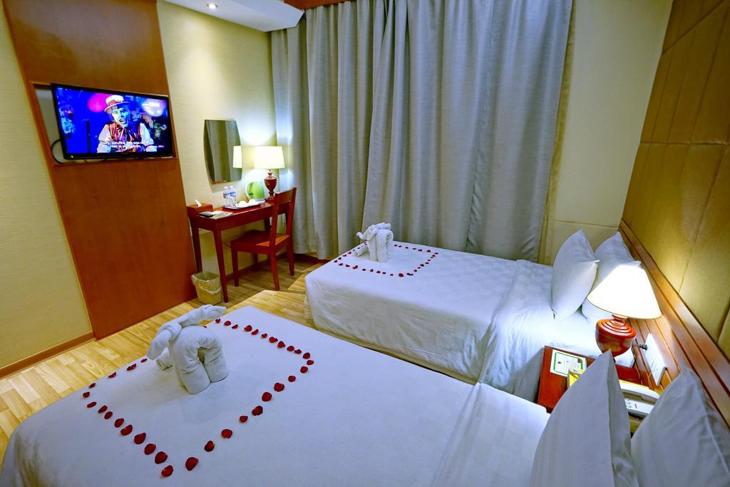 Oway Grand Hotel Mandalay Exteriör bild