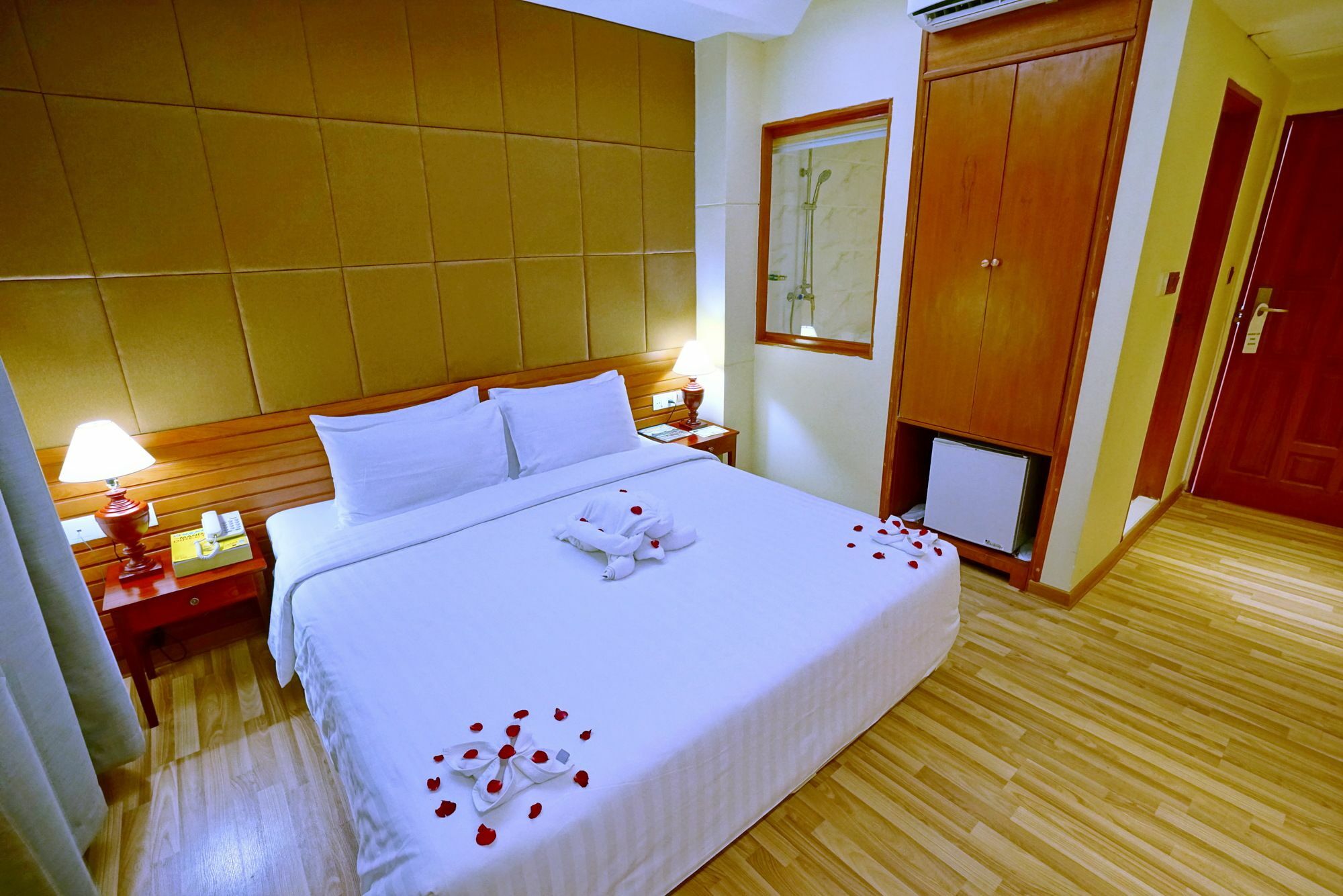 Oway Grand Hotel Mandalay Exteriör bild